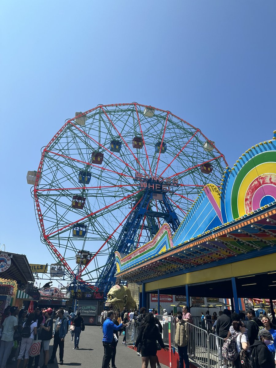 Mayor’s trip to Coney Island!! @NYCMayor @coneyislandusa P4Queens @p4_queens is representing!!! 🎡🎠🎢 D75 does it best!! @D75Office