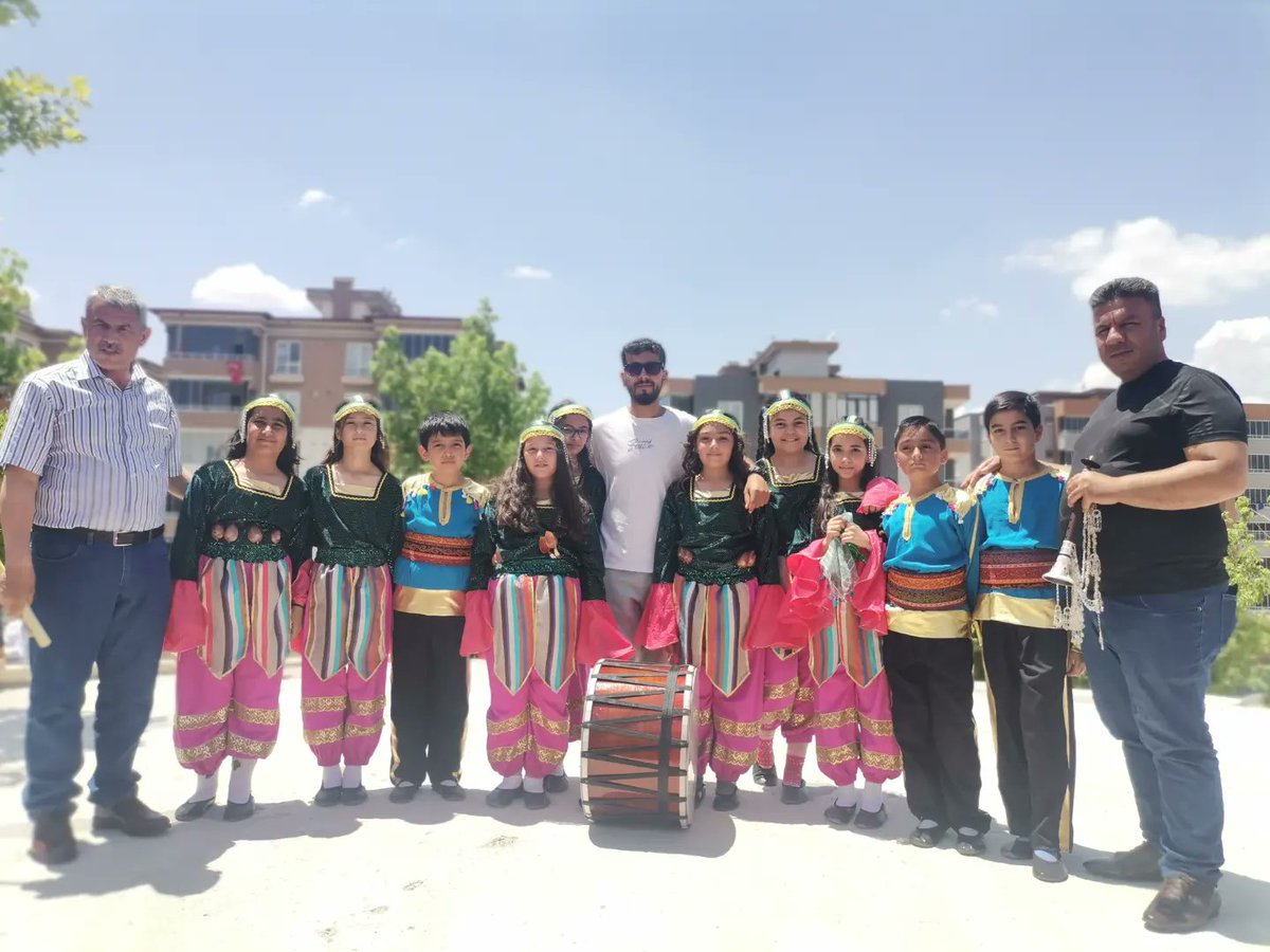 Halkoyunu ekibimiz 1 senelik emeklerini  renkli  sene bir sene  sonu gösterisinde sergilediler. Öğrencilerimize ve  değerli Abdullah hocamıza teşekkür ederiz.
#okulumlagururduyuyorum❤️
🧑‍🤝‍🧑👭👫👬👫👬🧑‍🤝‍🧑👭
<a href="/yagcimehmet27/">Mehmet YAĞCI</a> <a href="/kilitci/">3ysmab</a>