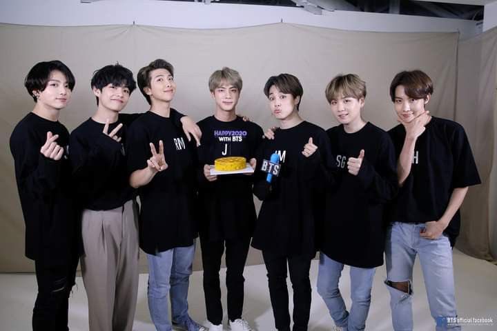 BONNE FÊTE ARMÉE 🥺❤️❤️❤️🥺
10 ans en BTS 🥳🎂🎁🎊
BTS Festa 2023 💜💜
#10thBTSAnniversary 
#BTS10eanniversaire
 #2023BTSFESTA #2023FESTA #BTS
#BTSARMYHISTORY @BTS_twt #ApoBangpo10Project #BTSARMY #btsarmyforever