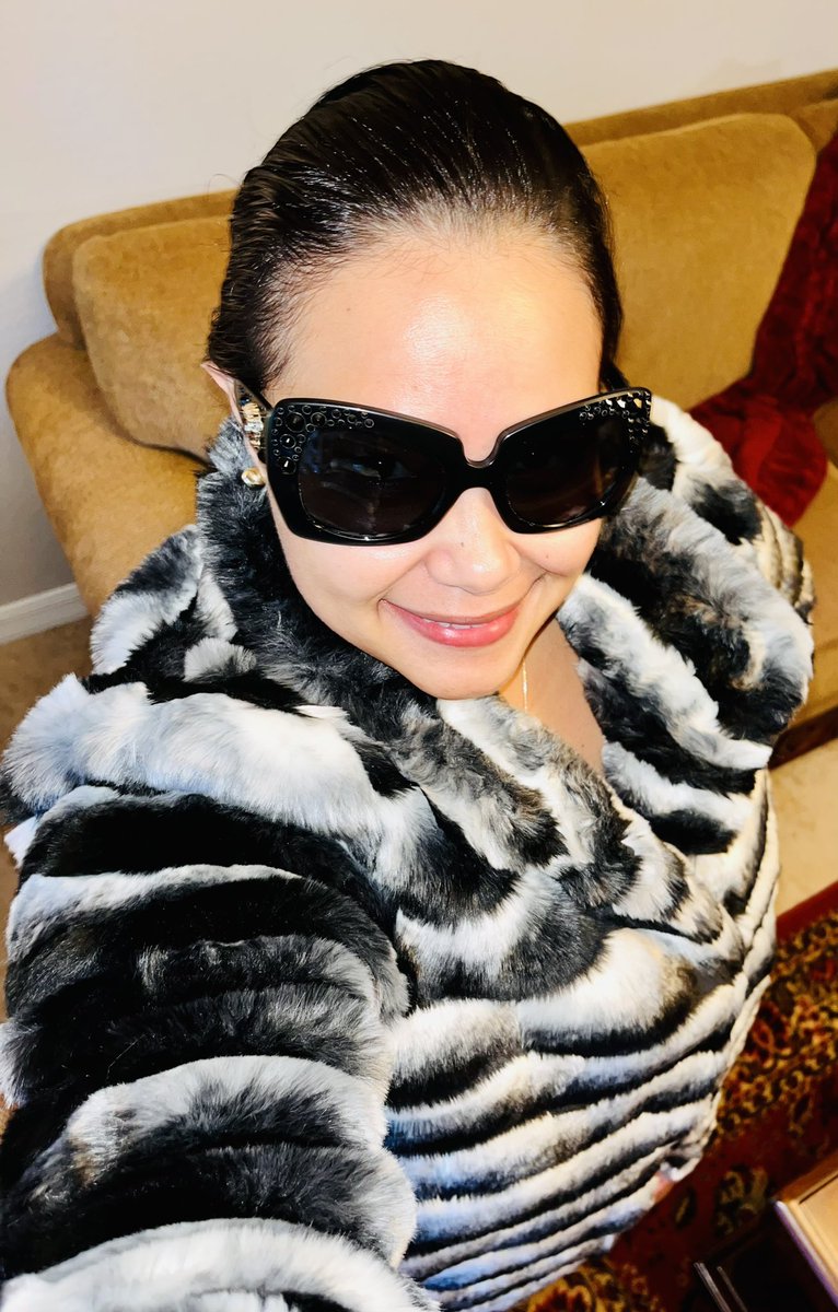 Divine for Northern Florida 29 degrees winter work days & travel @karllagerfeld #chinchillacoat #fashionistastyle
