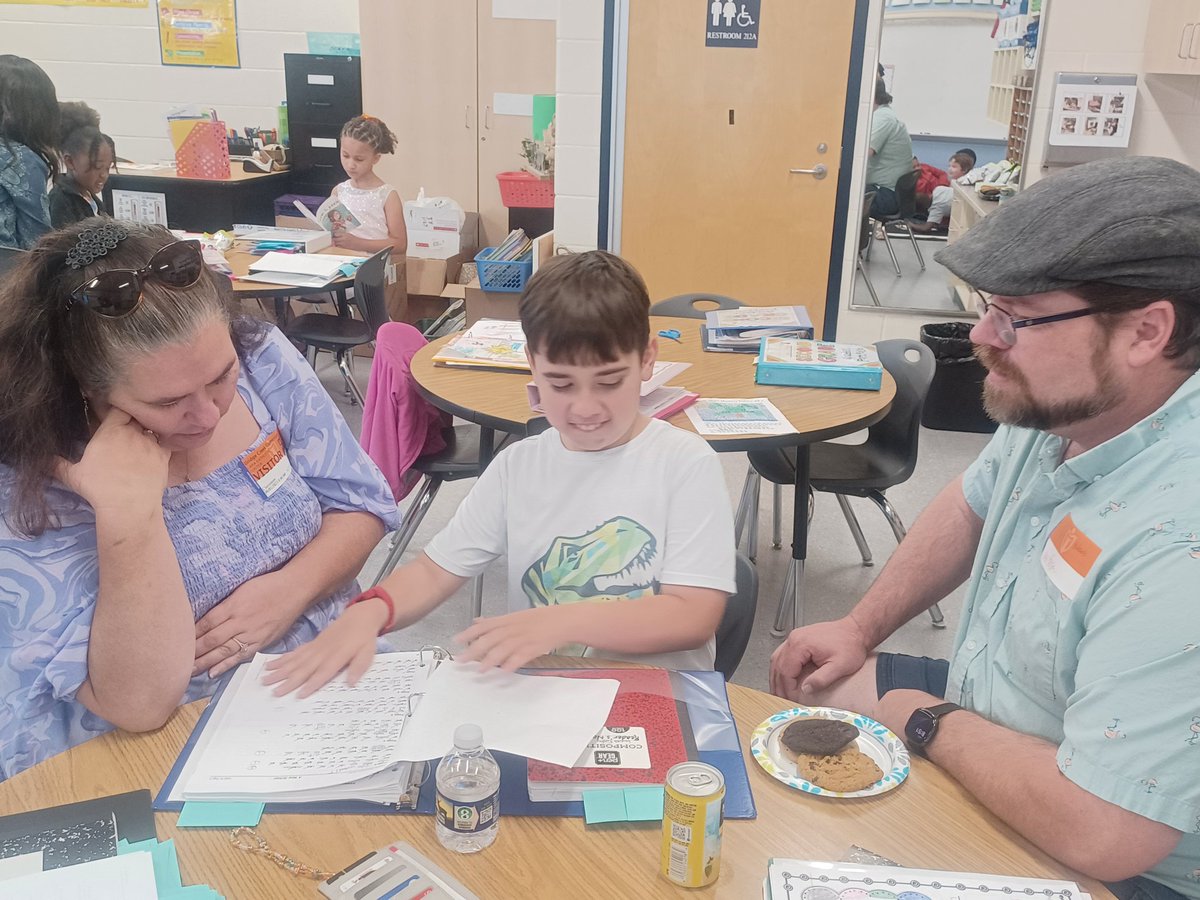 llnavis's tweet image. Today, my students engaged in a &quot;Portfolio Celebration&quot;.  They shared two years of growth with their family members.  I couldn&apos;t be more proud of this crew!!  🥰 #loopingrocks #datainformedinstruction #bestpractices