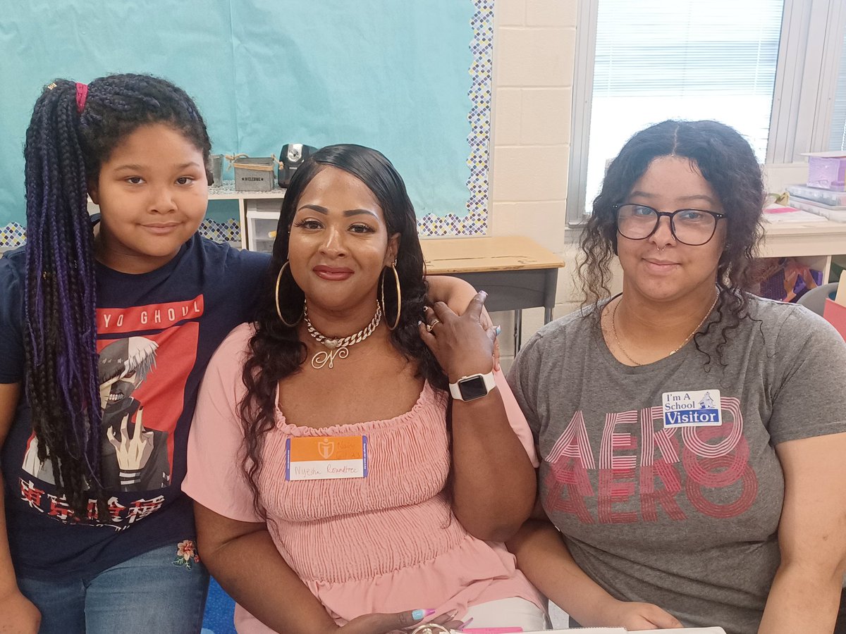 llnavis's tweet image. Today, my students engaged in a &quot;Portfolio Celebration&quot;.  They shared two years of growth with their family members.  I couldn&apos;t be more proud of this crew!!  🥰 #loopingrocks #datainformedinstruction #bestpractices