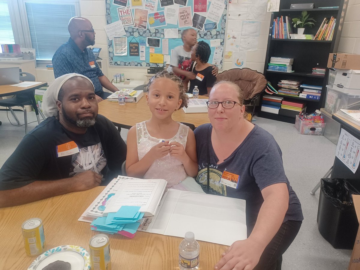 llnavis's tweet image. Today, my students engaged in a &quot;Portfolio Celebration&quot;.  They shared two years of growth with their family members.  I couldn&apos;t be more proud of this crew!!  🥰 #loopingrocks #datainformedinstruction #bestpractices