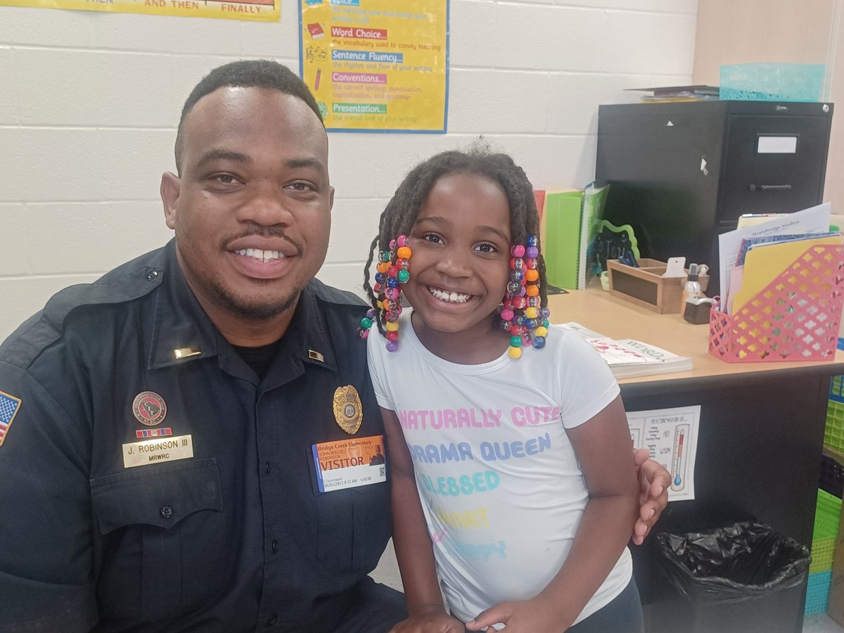 llnavis's tweet image. Today, my students engaged in a &quot;Portfolio Celebration&quot;.  They shared two years of growth with their family members.  I couldn&apos;t be more proud of this crew!!  🥰 #loopingrocks #datainformedinstruction #bestpractices