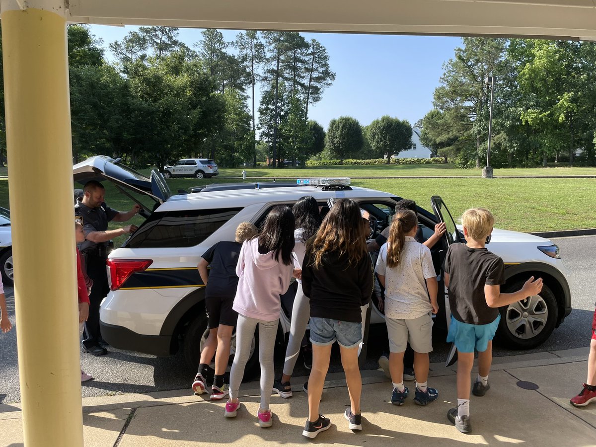 Shady Grove Elementary School kicked it out of the park with Career Day - presenters and vehicles for all grade levels! #careerexploration @HenricoCTE @HCPSCounselors @HenricoSchools @beverlycocke1 @MacBeaton2