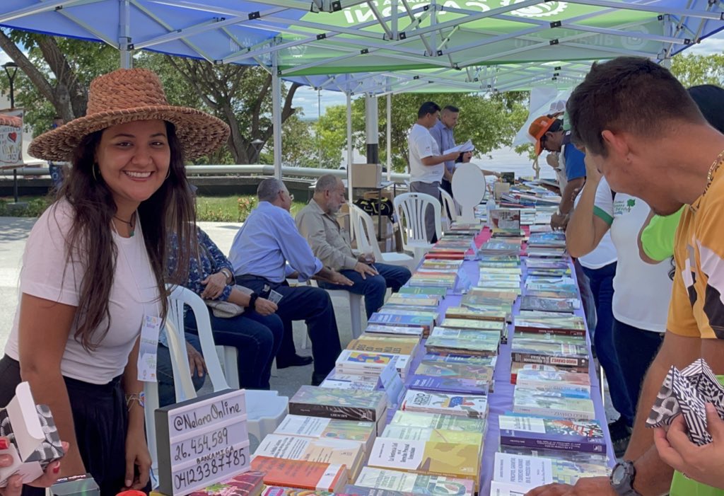 La XVIII Feria Internacional del Libro de #Venezuela #Filven-Bolívar llegó a San Félix… Ciudad Guayana.
Abro 🧵 fotográfico.

#LeerDescoloniza
#FelizJueves
#1Jun