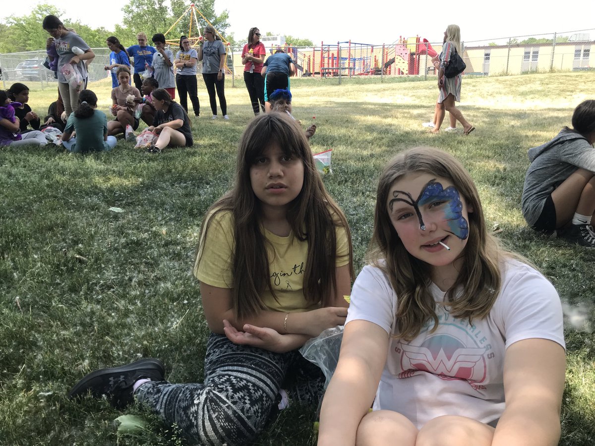 Beating the heat with freeze pops after the carnival! #heatwave #endoftheschoolyear ⁦@OakRidgeNPD117⁩