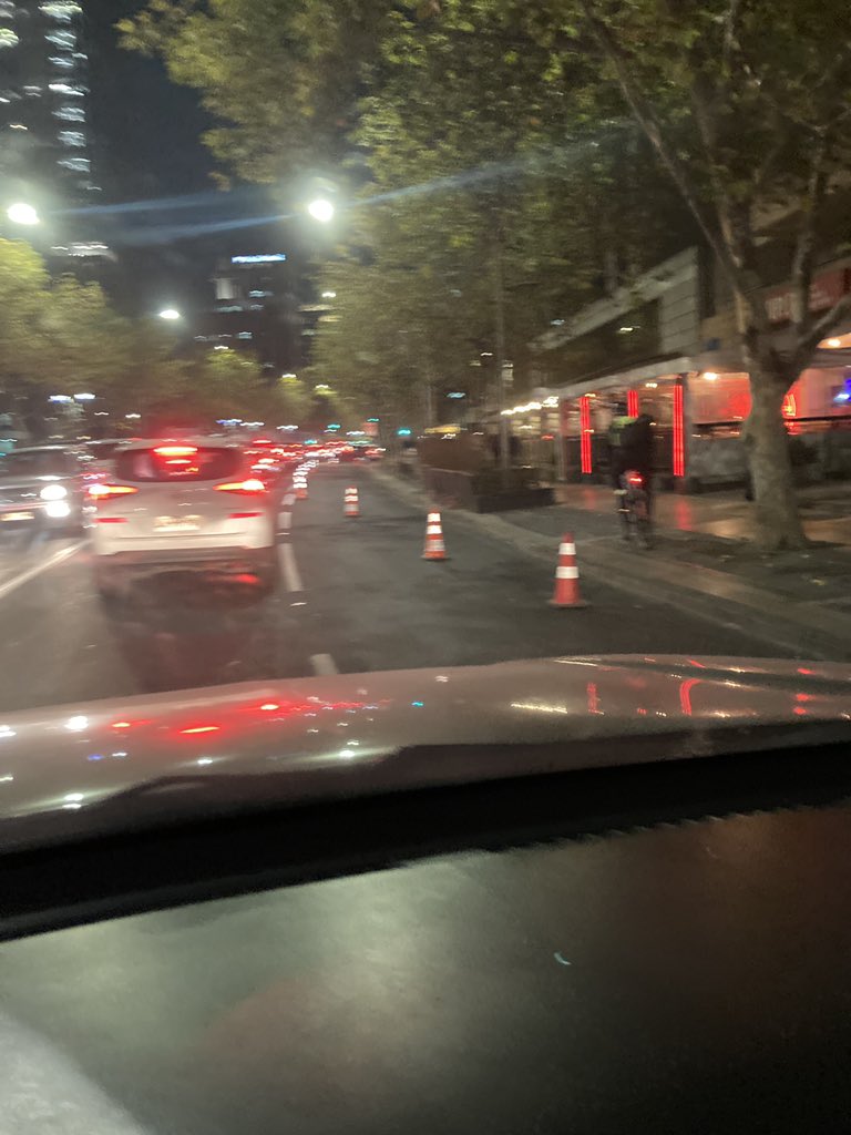 RodrigoArceBert's tweet photo. @Muni_LasCondes  30 minutos en 3 cuadras!! Cuál es el objetivo de esto? https://t.co/GhwF11HiYD