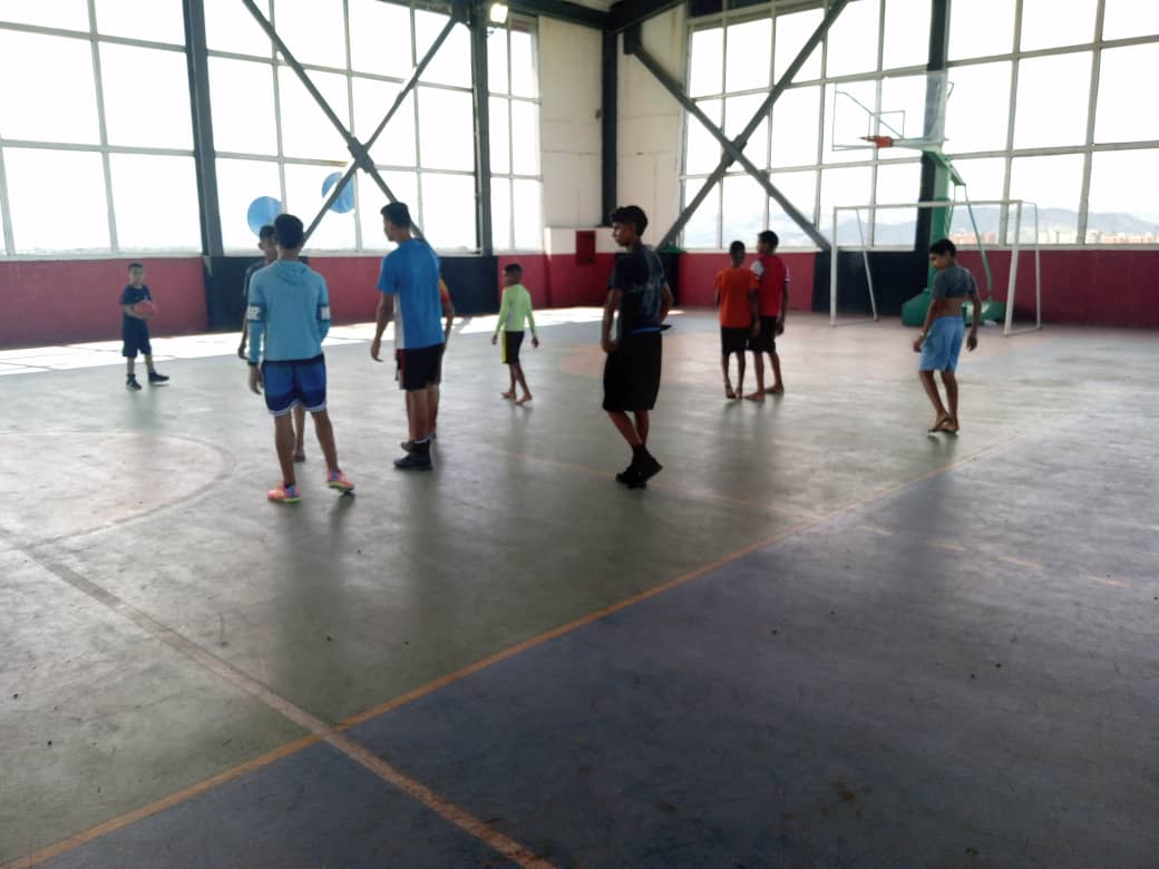 En nuestra @gbp_aviadores1 se incentivan a los jóvenes con Clínicas de Futsal. 
@NicolasMaduro
@vargas_mimou
@Aimara_aguilarr
@fundacion_mpv
#IntegraciónEnLaDiversidad