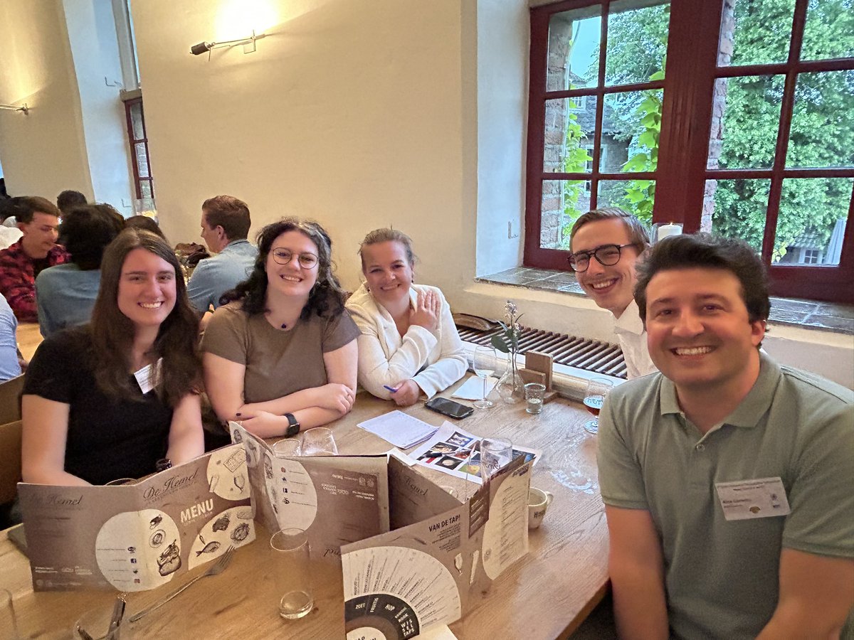 Networking dinner and pubquiz at <a href="/DeHemelNijmegen/">De Hemel Nijmegen</a> was also great! We had lot of fun and “the smelly cats” won the prize! #congrats!!! “Who let the dogs out?” made it to the top 4 😝💪🏻. The winners will get an exclusive mug from #DATS2023. And yes, teams were named after animals!