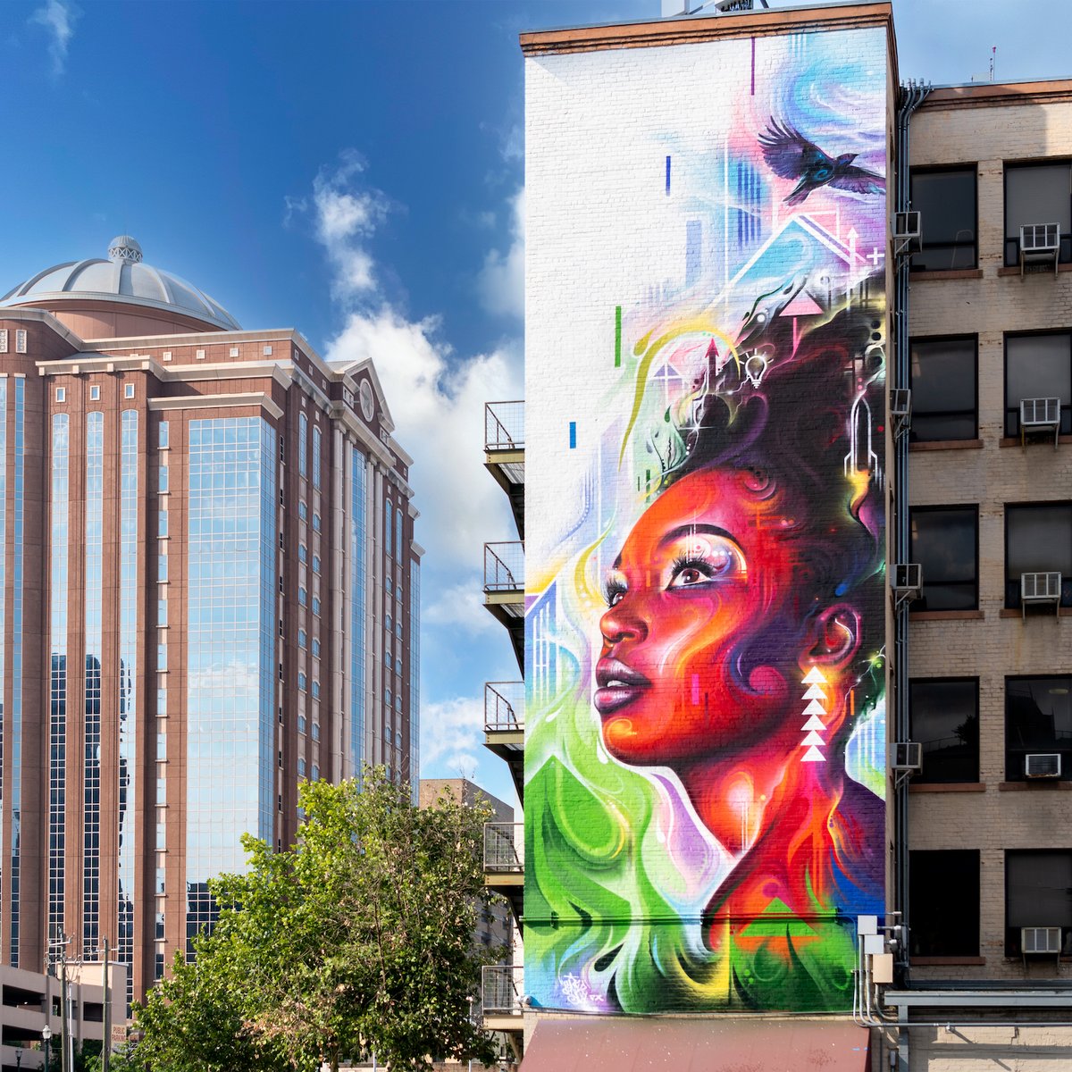 New murals by @mrcenzgraffiti @TheArtistArzu and AEC Interesni Kazki, part of our new 19 #BigArtBiggerChange murals to address #Ukraine #Unity #DecentWork #entrepreneurship #sdgs Thank you @downtownhouston, @hcpct1 , @RodneyEllis and  @houmayor for making this series possible.