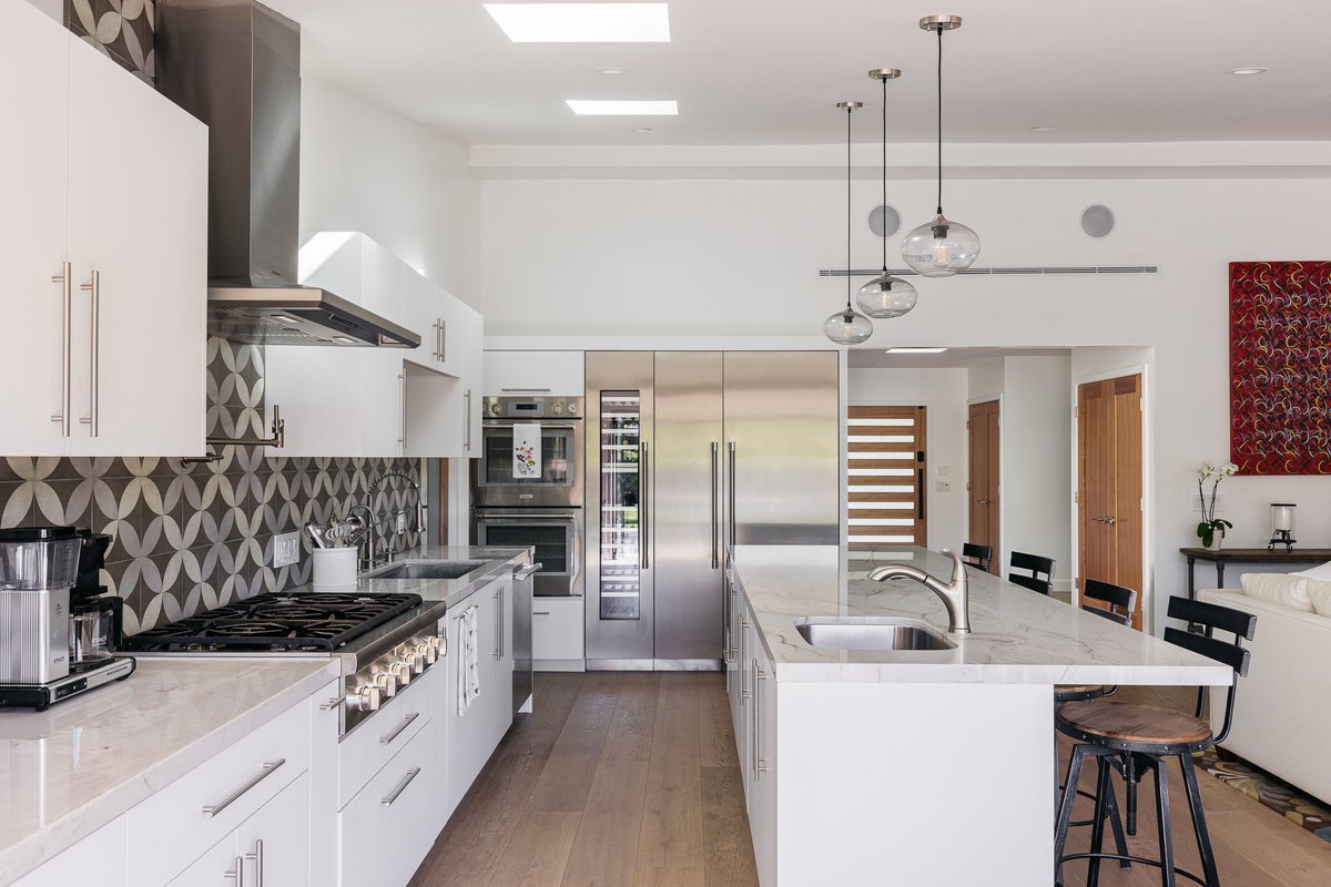 MattMorgus's tweet photo. New Listing: 7547 Woodrow Wilson Dr
- 4 bedrooms/ 3 bathrooms/ 2740 sqft
- $3,700,000

Set back from the street in a coveted Upper Nichols Canyon location is this tastefully remodeled and expanded modern home on a pristine lot. DM me for more info. https://t.co/8SGjq28N0c