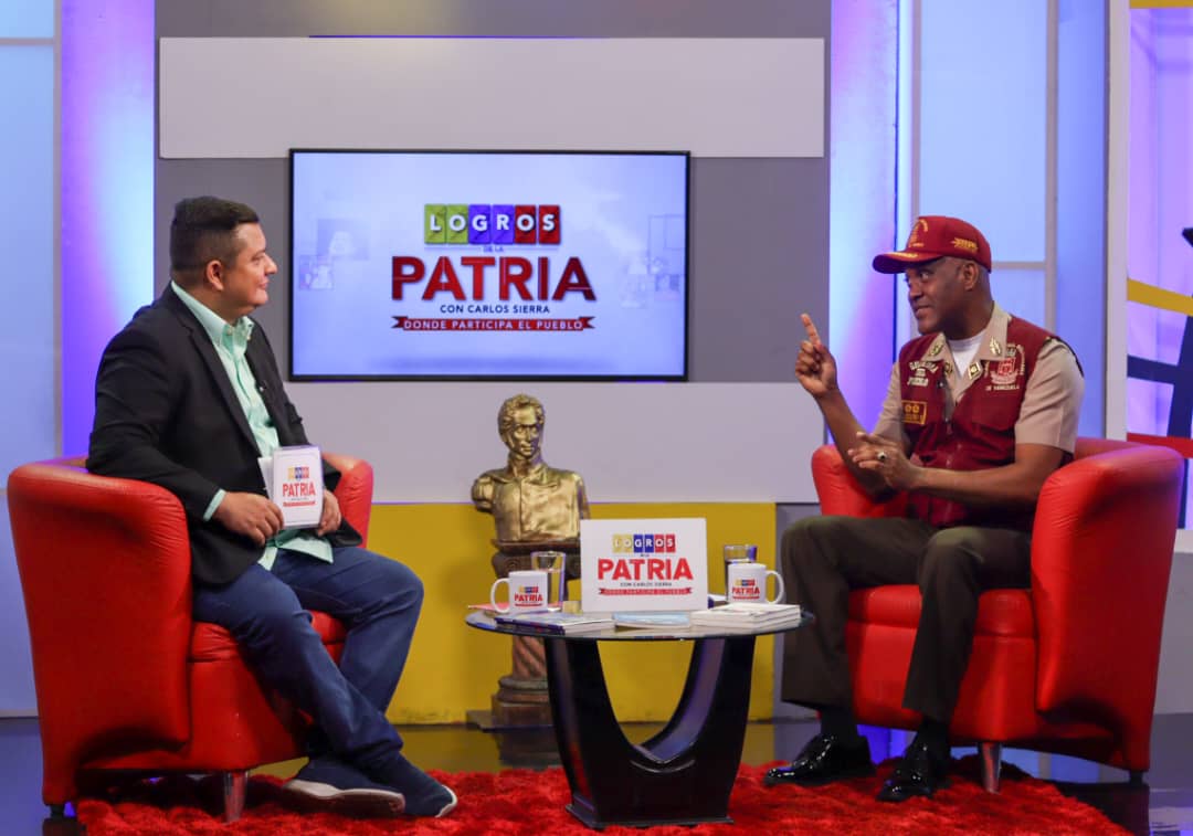 CARLOS SIERRA (@sierracarlosven) on Twitter photo Agradecemos la visita del Comandante Nacional de la @GNB_Pueblo <a href="/NayadeLockibyVE/">MG. Nayade Solovenly Lockiby Belmontes</a>
en nuestro programa Logros de la Patria. Tenemos el gran compromiso histórico de seguir afianzando la unión cívico-militar. ¡Juntos todo es posible!
#IntegraciónEnLaDiversidad
<a href="/NicolasMaduro/">Nicolás Maduro</a> Agradecemos la visita del Comandante Nacional de la @GNB_Pueblo <a href="/NayadeLockibyVE/">MG. Nayade Solovenly Lockiby Belmontes</a>
en nuestro programa Logros de la Patria. Tenemos el gran compromiso histórico de seguir afianzando la unión cívico-militar. ¡Juntos todo es posible!
#IntegraciónEnLaDiversidad
<a href="/NicolasMaduro/">Nicolás Maduro</a>