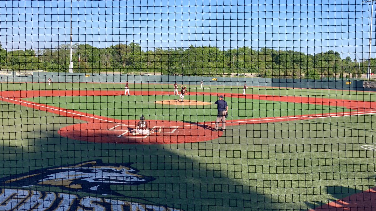 Dogs plate 6 in the bottom half of the 6th. DING DING DING DING DING DING! Dogs 9-Spartans 0. 3 more outs. #HCSDProud #BulldogElite #BulldogsLEAD #HowYaLivin #42