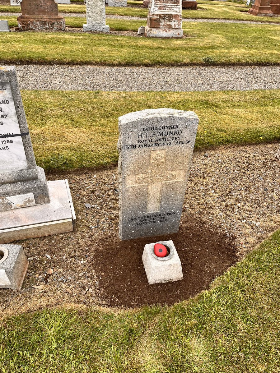 GADGWP's tweet image. Big shout out to all my fellow @CWGC #EOHO volunteers for #VolunteersWeek2023 wherever you are….@AnneBarclay2 @SeharSardar4 @pgkepfidra @WW1_Education @dgcwgc Lets celebrate our vital contributions in every part of the Nation.
Just a couple of “before and after “ at #Girvan