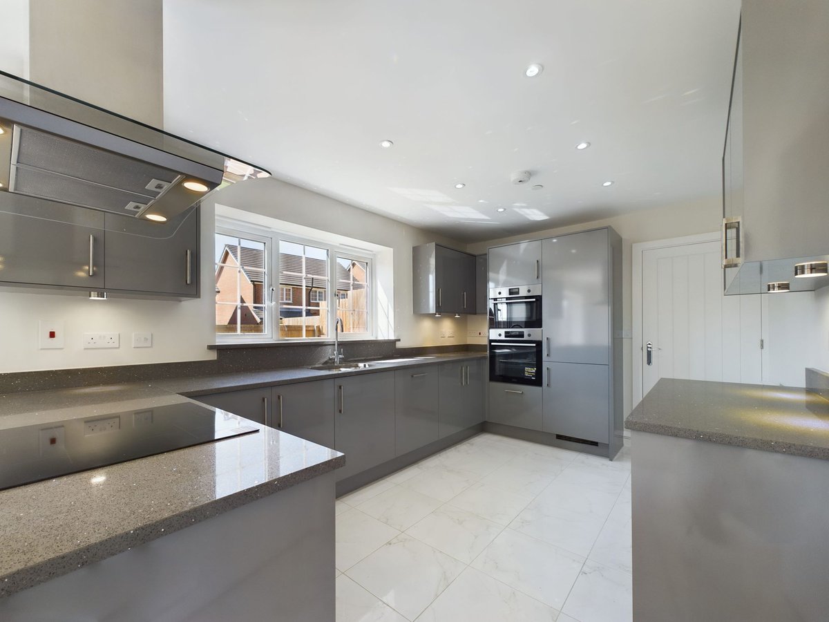 PureHomesUK's tweet photo. 🔹SHOW HOME OPEN WEEKEND🔹

As a reminder with the weekend fast approaching why not set set some time aside to visit our show home at either of our development at:

• Cae Topyn, Denbigh
• Cae Mair, Llanfair Dyffryn Clwyd, Ruthin https://t.co/6WaYMAuy75