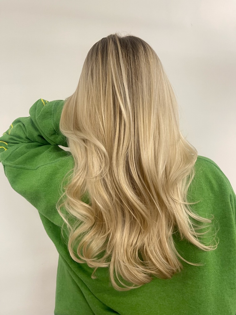 bluxebeauty's tweet image. #correctivecolor 👱🏻‍♀️
What's corrective color? Have you ever let your hair color grow out too much or has your blonde gone too brassy? 
For any of these reasons (and plenty more) corrective color is needed to redirect your hue to your desired color. Here is stylist @grace.bluxe