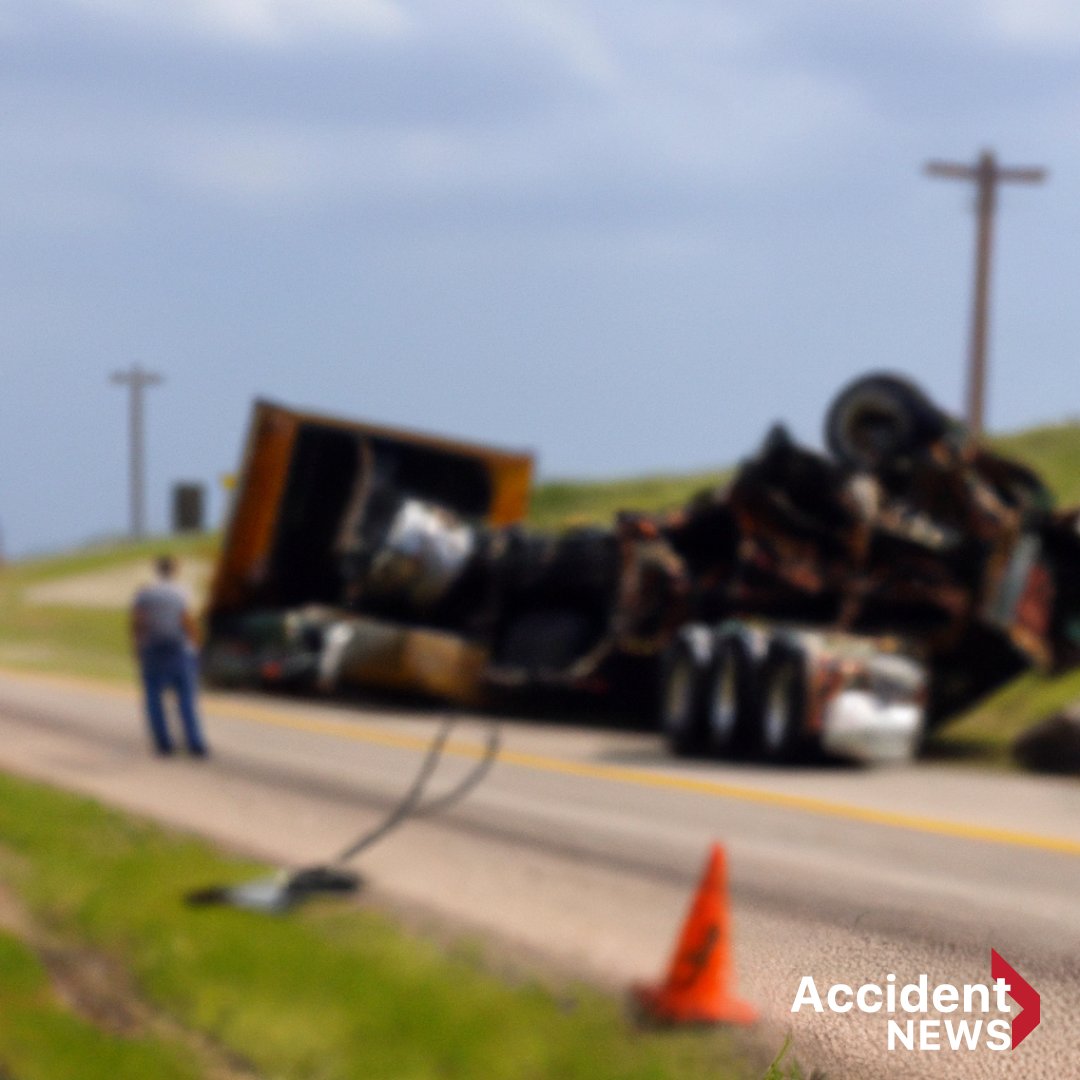 Two Men Killed in La Joya Two-Vehicle Accident with Tractor Trailer accident.news/two-dead-la-jo… #lajoya #joseantoniocarbajal #tonyorlandolopez #fatalcrash #mustang #tractortrailer #policeinvestigation