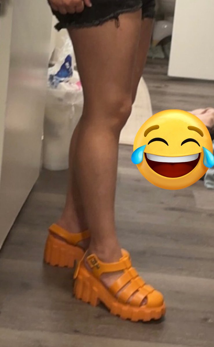 Blurry photo wearing the cute new sandals I got to trample useless men with 😂

findom paypig footsub feetfetish asian