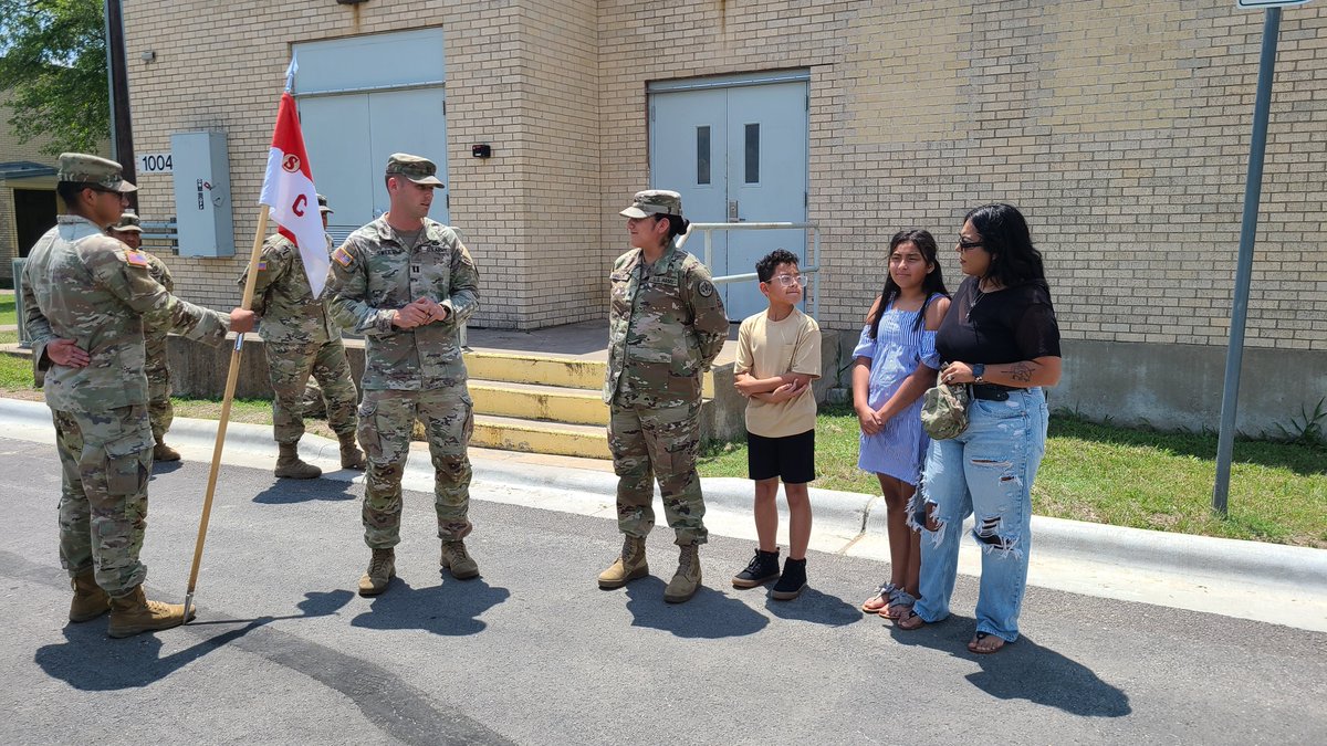 Muleskinner_SCO's tweet image. Today we promoted a Muleskinner to SSG! I'm looking forward to many more promotions in the squadron.

#growingNCOS #supporttheline #AIEEYAH