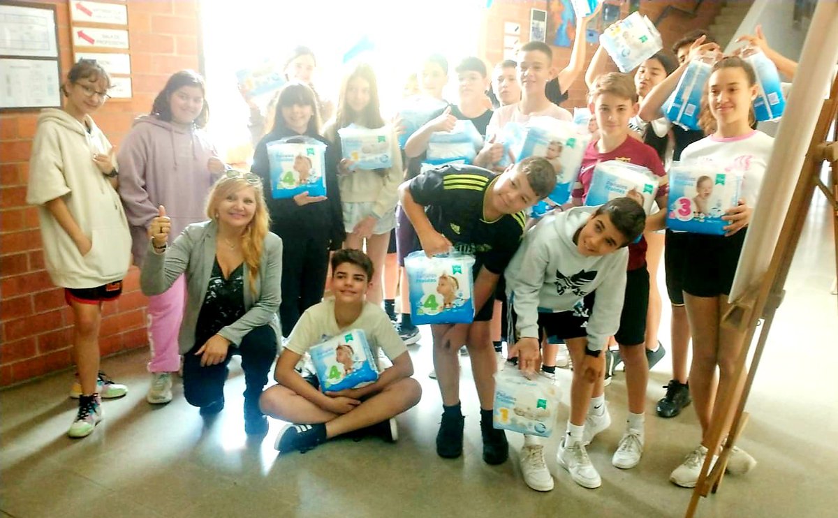CoopdeCap's tweet image. 1 vez +,el @InsDali,colabora activamente con sus alumnos en nuestra Economía Circular y Solidaria.Enhorabuena por inculcar buenos y necesarios valores a las nuevas generaciones!Muchísimas gracias por estar tan implicados en las necesidades de nuestro ARMARIO SOLIDARIO! 💚💚💚