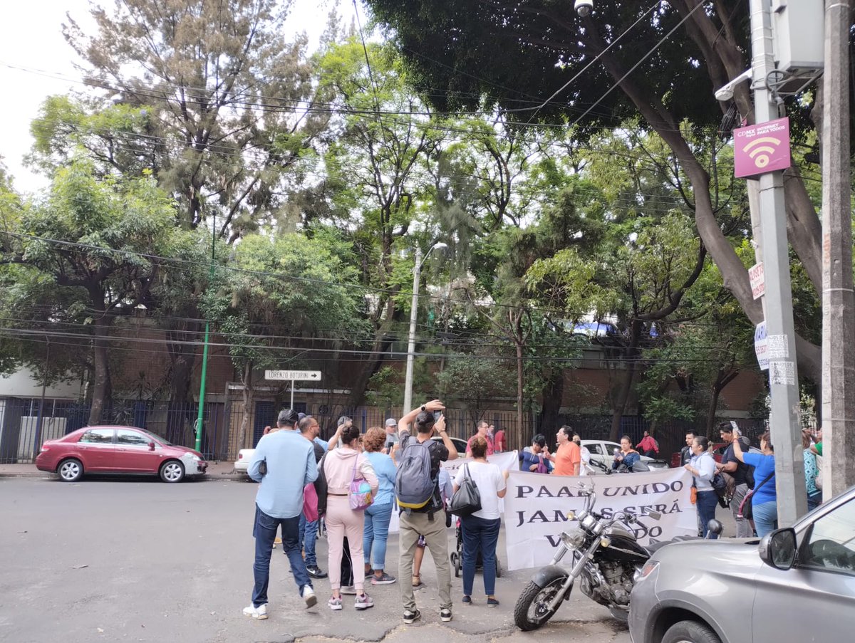 lalitafirafita's tweet photo. @Foro_TV @AztecaNoticias @adn40 @Milenio @OnceNoticiasTV @Imagen_Mx  Trabajadores PAAE, nos manifestamos a las 5pm afuera de la AEFCM en Xocongo.
Exigimos pago de Jornada Ampliada  #CalvarioCorrupto https://t.co/fjlzvXbxqv