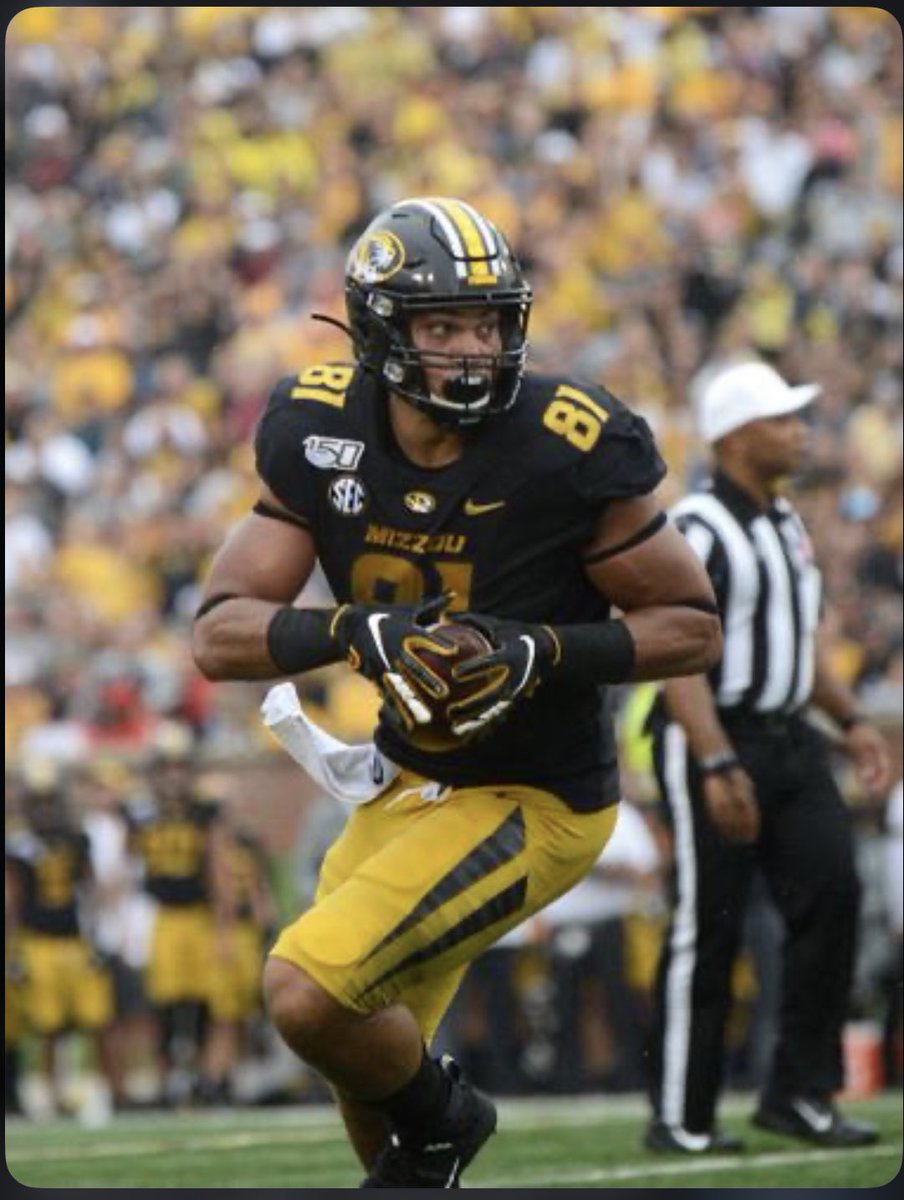 After a great camp and conversation with <a href="/CoachDrinkwitz/">Eliah Drinkwitz</a> I am blessed to receive a division 1 offer from the University of Missouri !
<a href="/CoachErikLink/">erik.link</a> <a href="/NastyWideOuts/">Coach Jacob Peeler</a> <a href="/CoachClintRider/">Clint Rider</a> <a href="/BVNW_Football/">Husky Football</a> <a href="/AllenTrieu/">Allen Trieu</a> @Rivals_Clint <a href="/On3Keith/">Keith Niebuhr</a>