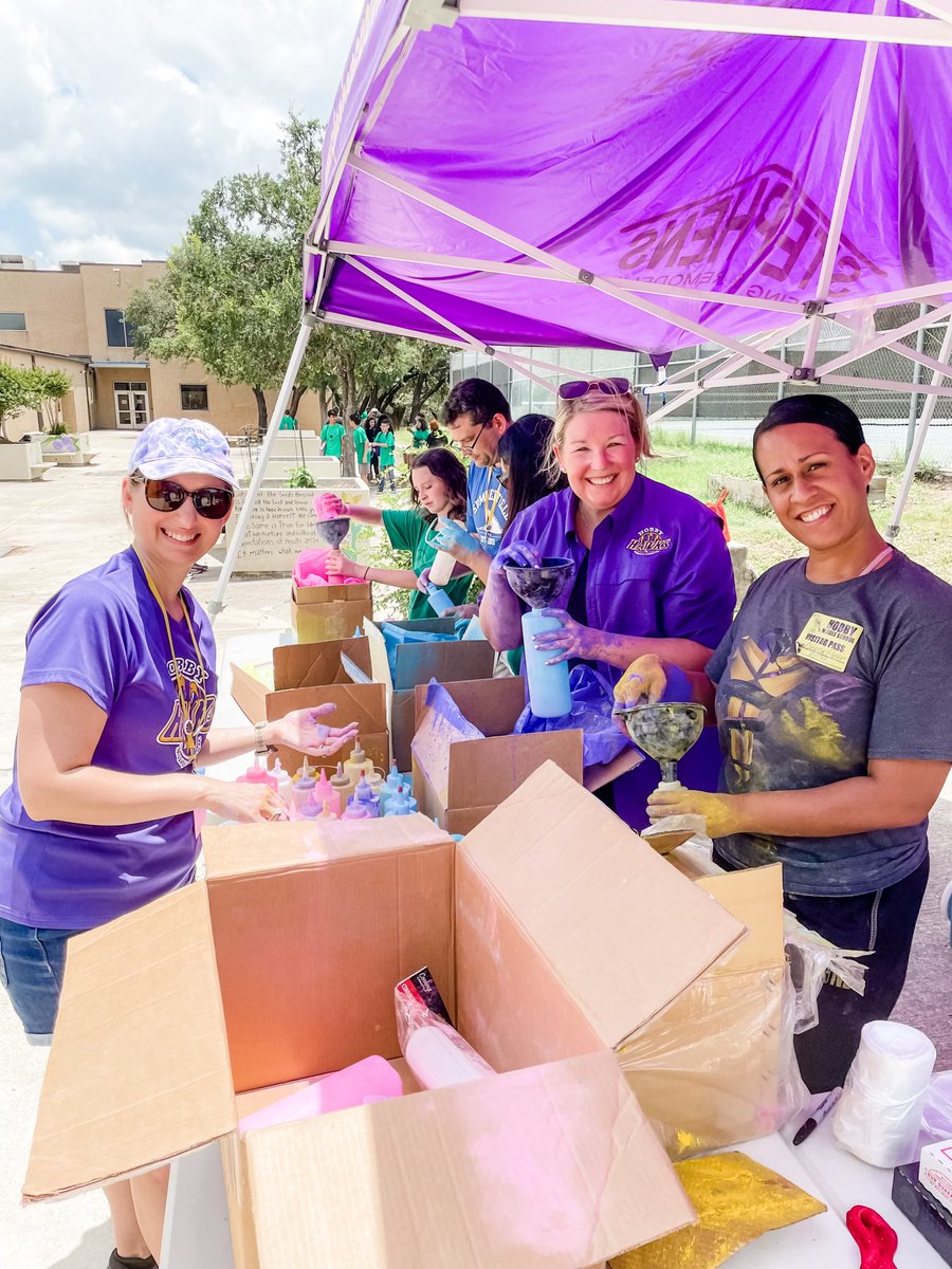 MissBBlount's tweet photo. Thank you @HobbyMSPTA for making HMS-8 Field Day a COMPLETE SUCCESS!!! You are the BEST!!! @NISDHobby @ElCarranco1 @MissLoraNISD @DrMJohnson1 #purplepowerpride #RootEdHobby #HobbyIgnited https://t.co/nCkd8wtba6