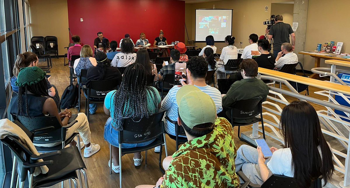 fairwagesnow's tweet photo. 100+ people online &amp; in person learning about the egregious treatment of Black students, staff &amp; faculty at @YorkUniversity. So much performativity at #YorkU, but so little change. It’s time for: #JusticeforLydia #JusticeForAimé

#BlackStudentsMatter #BlackStaffMatter 
#Congressh https://t.co/4CfnFwsbrw