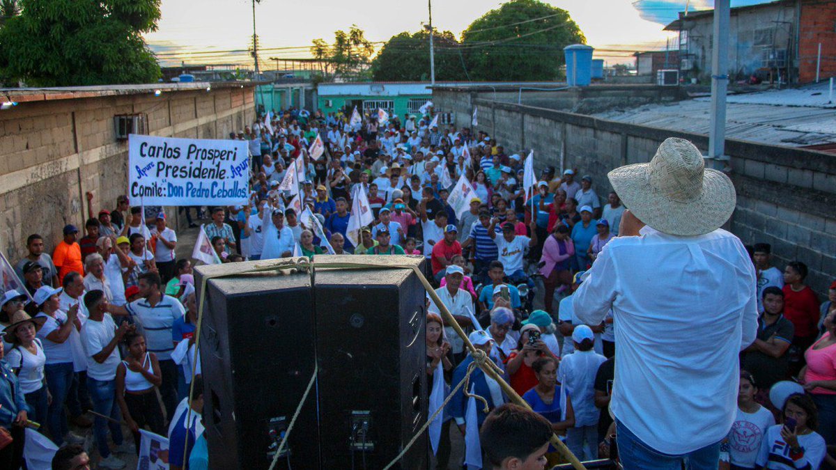 prospericarlos's tweet photo. La marea blanca llegó a San Fernando de Apure, en los sectores populares de San José, José Félix Ribas, Wilfredo Rodríguez, Jaime Lusinchi, el Calvario y el Tamarindo.
Las necesidades de nuestro pueblo son muchas, pero tenemos el compromiso de cambiar este país, por uno lleno de oportunidades y futuro para todos los venezolanos.

Gracias San Fernando, juntos #DemosElPrimerPaso 🇻🇪