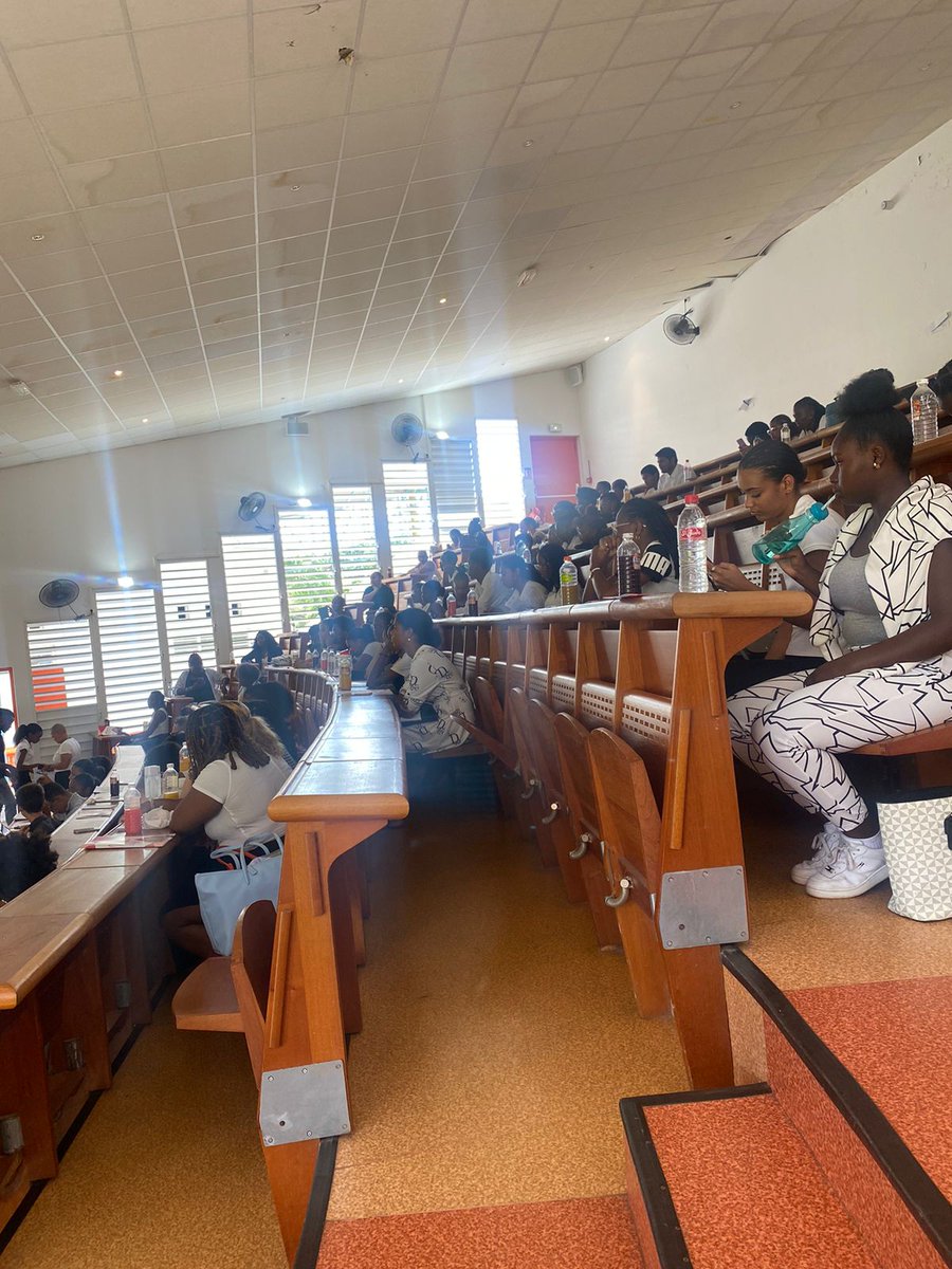 Libel89485800's tweet image. Les VP CVL  les "CAVL" étaient en séminaire sur la thématique "l'engagement sous toutes les coutures". Lors des conférences &amp;amp; ateliers, ils ont abordé les formes d'engagement avec la #DRAJES, la DRAREIC,#bwalansan, #dmj, #soroptimist &amp;amp; tous les autres partenaires. Bravo et merci!