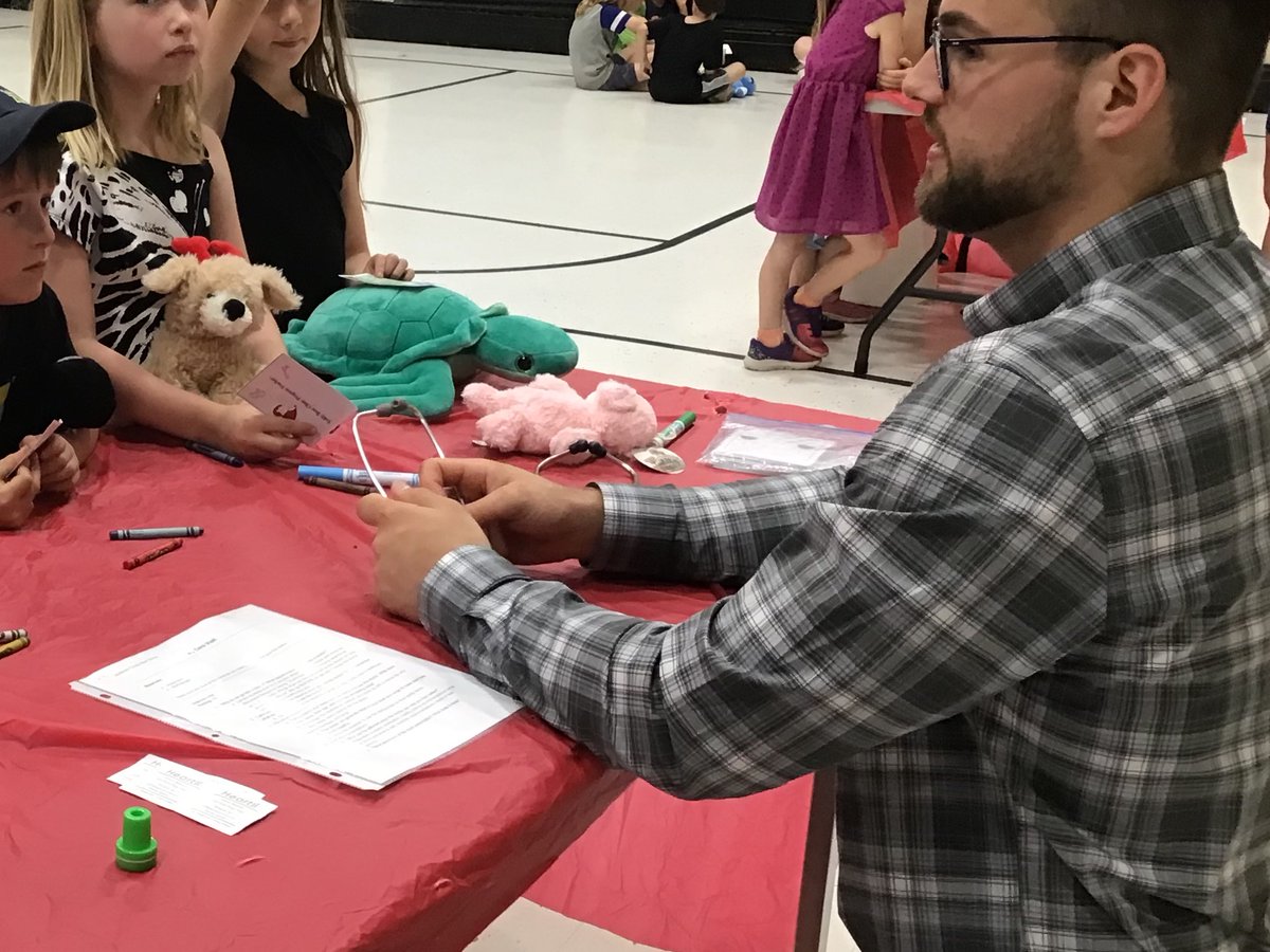 Grade1F's tweet image. Thanks to McMaster’s volunteers for leading an engaging and fun Teddy Bear clinic today for @Panabaker_HWDSB  grade 1 students. Health cards, X-rays, hand washing, surgery and more!