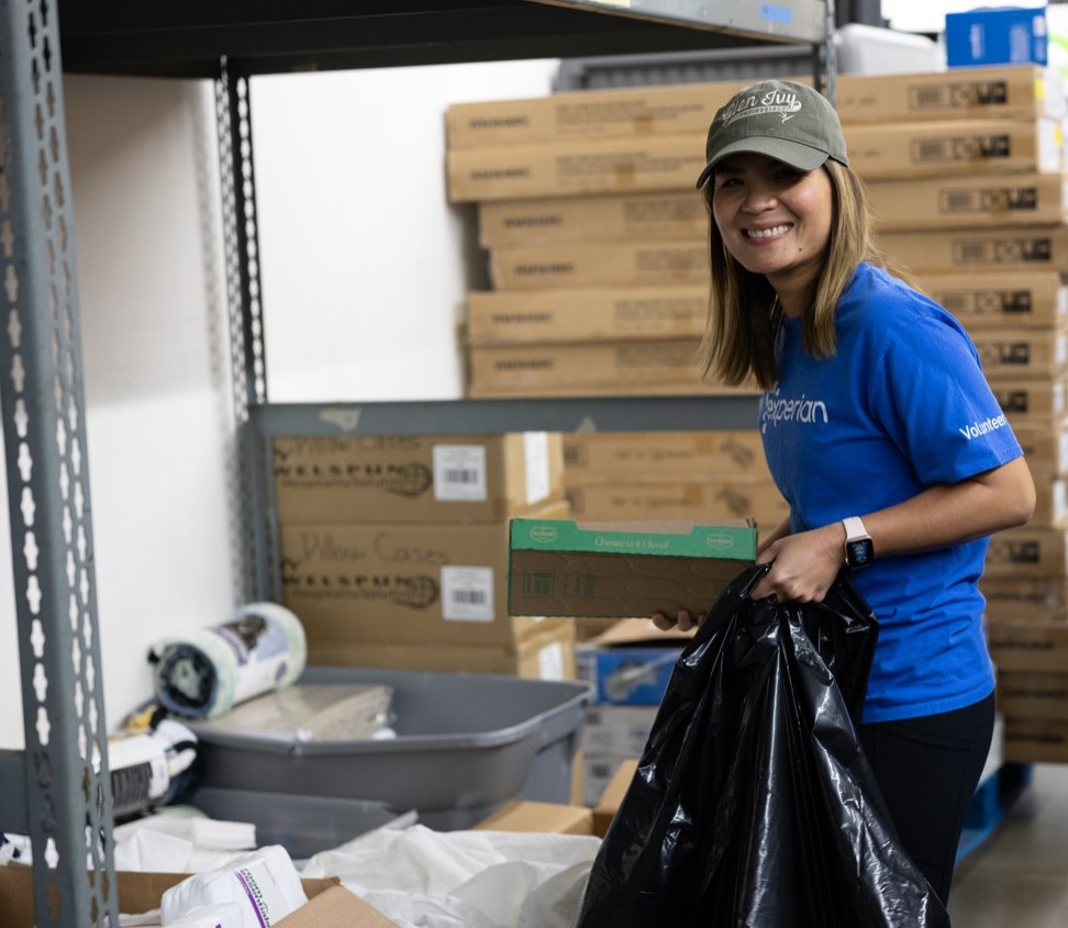 prioritycenter's tweet image. Thank you @Experian_US for utilizing your precious Volunteer Time Off to assist us at our Basic Needs Warehouse.
We appreciate your support in our mission to end the generational cycle of trauma and look forward to further collaborations in the future. 
#Experian
#TPC40th
