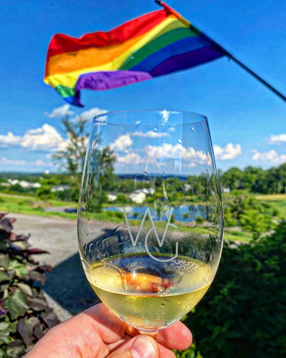 Celebrate Pride Month in Loudoun! 🏳️‍🌈❤️ #LoveLoudoun

Click here for a list of all the events happening around the county celebrating Pride: bit.ly/3GE5haw ❤️🧡💛💚💙💜

📸: jamijrodgers (IG)