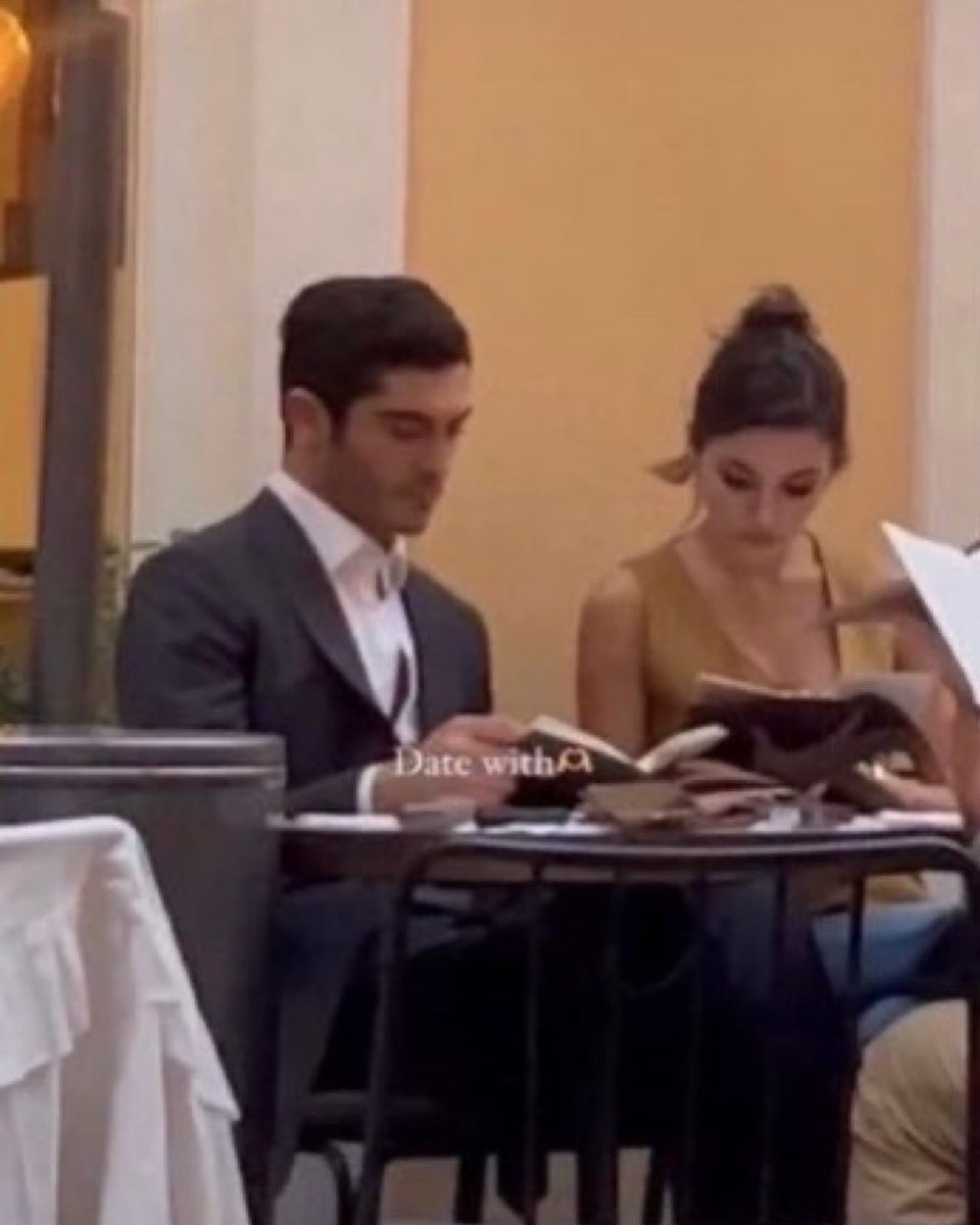 Las primeras imágenes de los protagonistas de la nueva serie #İkiYabancı, #HandeErçel &amp; #BurakDeniz. 🫶🏻