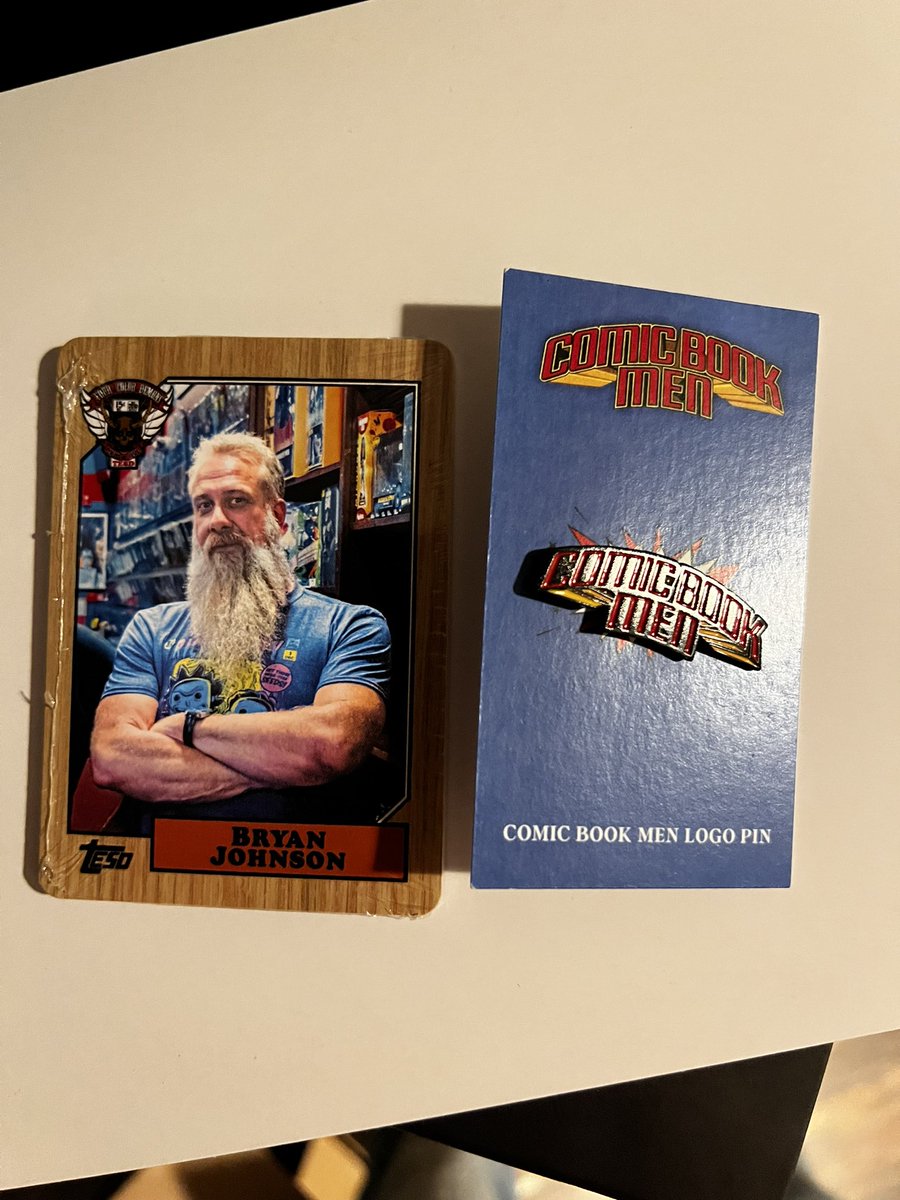 🛑 #GiveAway time! #TESDtown cards @TellEmSteveDave @sundayjeff @BQQuinn and a #comicbookmen pin from @mingchen37 like, comment #TESD on this post and retweet to enter. @tesdgroupie @SModfan @DonovanTESD @tmilo1982 @jimmythehairguy @GitEmSteveDave spread the word please!