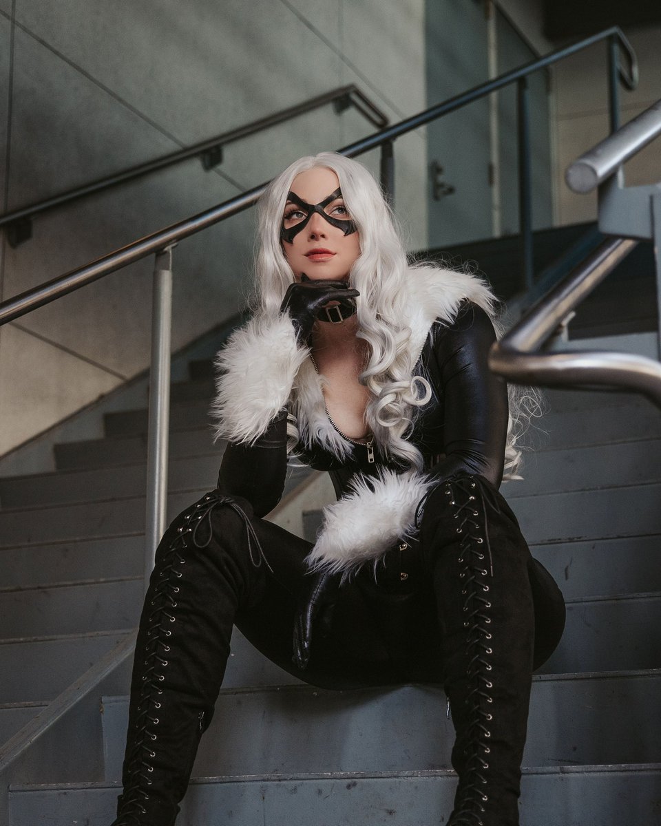 “I'm the Black Cat. The greatest thief of all time. There's nothing you can take from me... that I can't get back.” - Black Cat

📸: @worldofgwendana

@Marvel @MarvelStudios @SpiderMan 

#blackcat #SpiderVerse #blackcatcosplay #marvel #spiderman #MarvelsSpiderMan