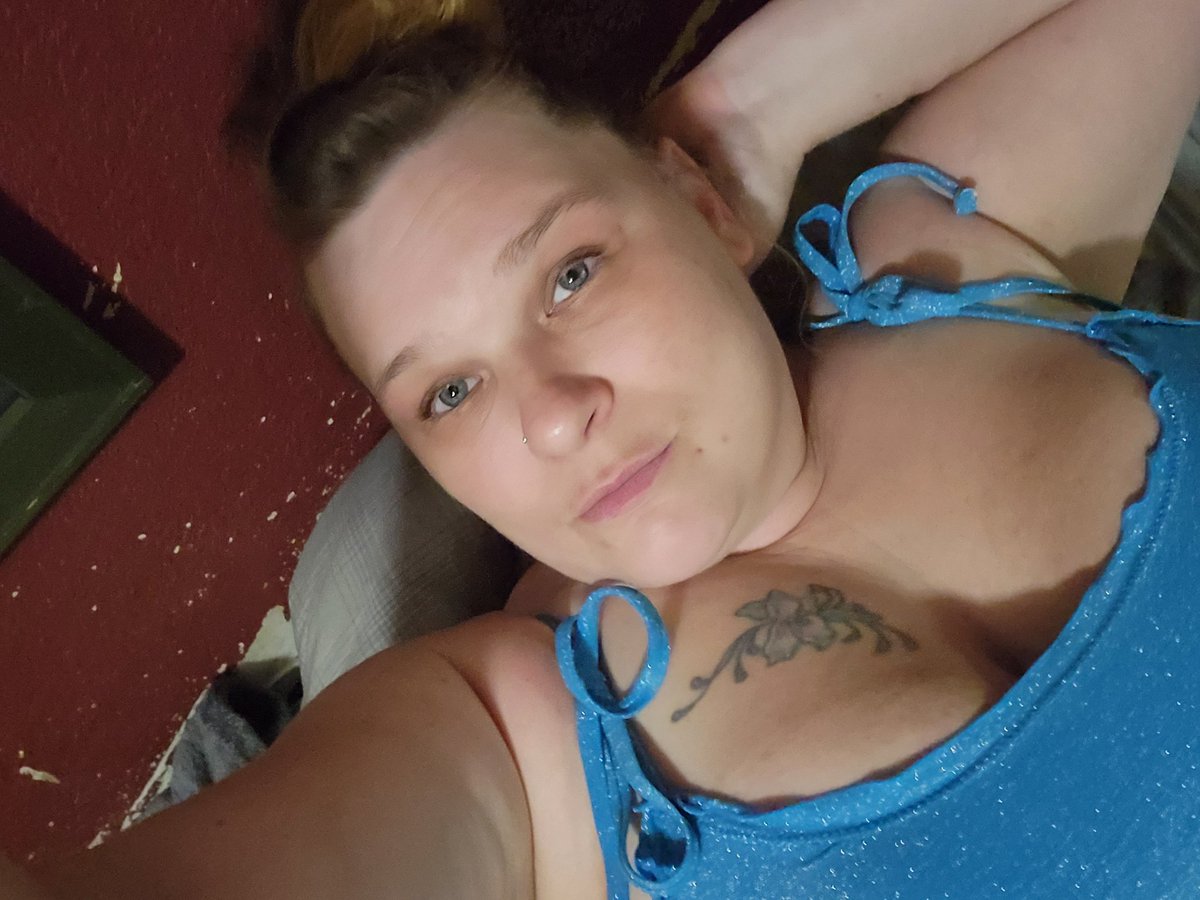 Kalirose4200's tweet photo. @onlyfansgods Like chubby and natural?

https://t.co/5iYF8swYfx https://t.co/rPGAp8nEuZ