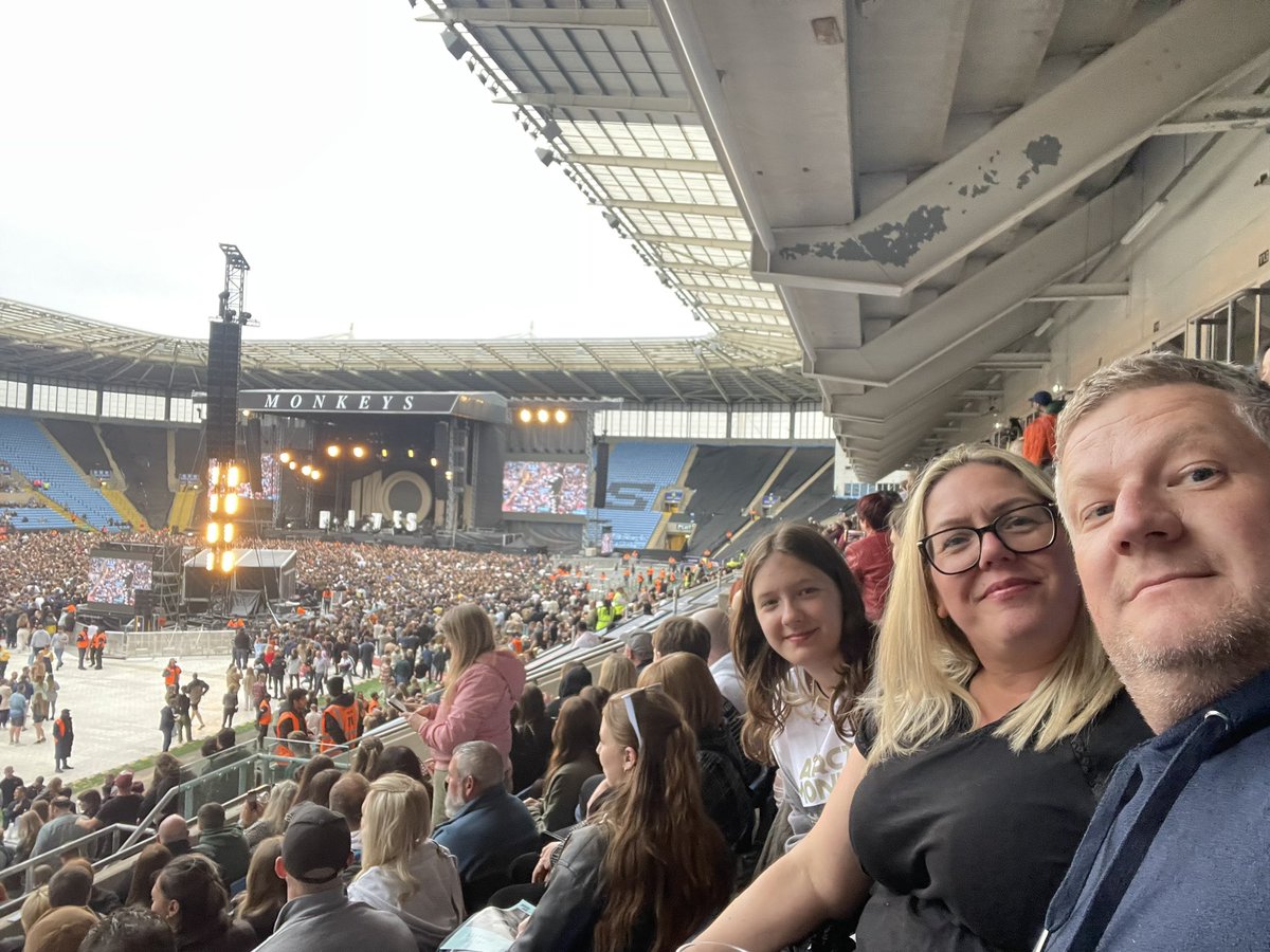 sarah_wilks0412's tweet image. Outstanding gig last night @ArcticMonkeys at Coventry 👏 
#pureclass
#thecartour2023