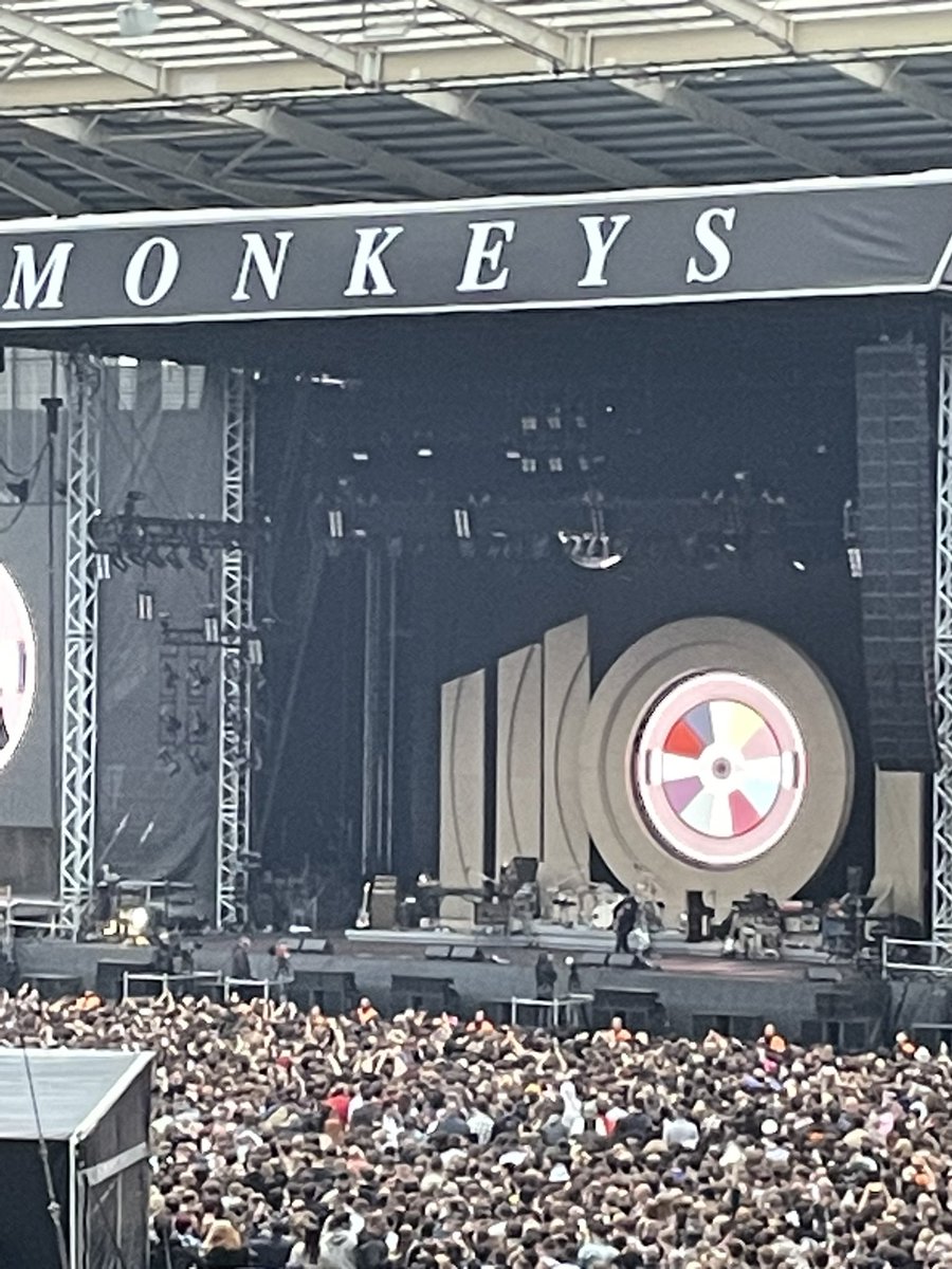 sarah_wilks0412's tweet image. Outstanding gig last night @ArcticMonkeys at Coventry 👏 
#pureclass
#thecartour2023