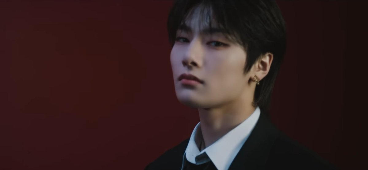 StrayKStream's tweet photo. [🎉] 

.@Stray_Kids "특 (S-Class)" M/V has surpassed 900,000 (900K) views on Youtube!

🌟 https://t.co/e09PFcQ78a

#StrayKids #스트레이키즈
#5_STAR 
#StrayKidsComeback
#YouMakeStrayKidsStay https://t.co/p4v5oRexYl