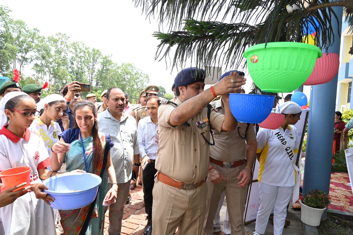 Feeding for birds
#SaveOurBirds... Mission at
#IsherAcademy Pilibhit