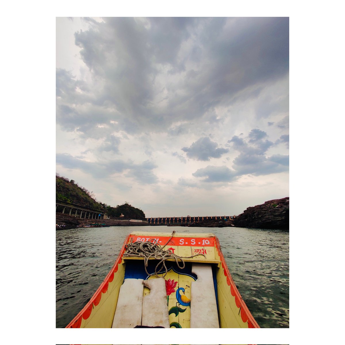 MansiGuptamd's tweet photo. माँ नर्मदा का तट, ॐकारेश्वर मंदिर 🤍

 #ओंकारेश्वर #shiv #bholenath #Mahakaleshwar #ujjain https://t.co/MoeSqMZ0zn