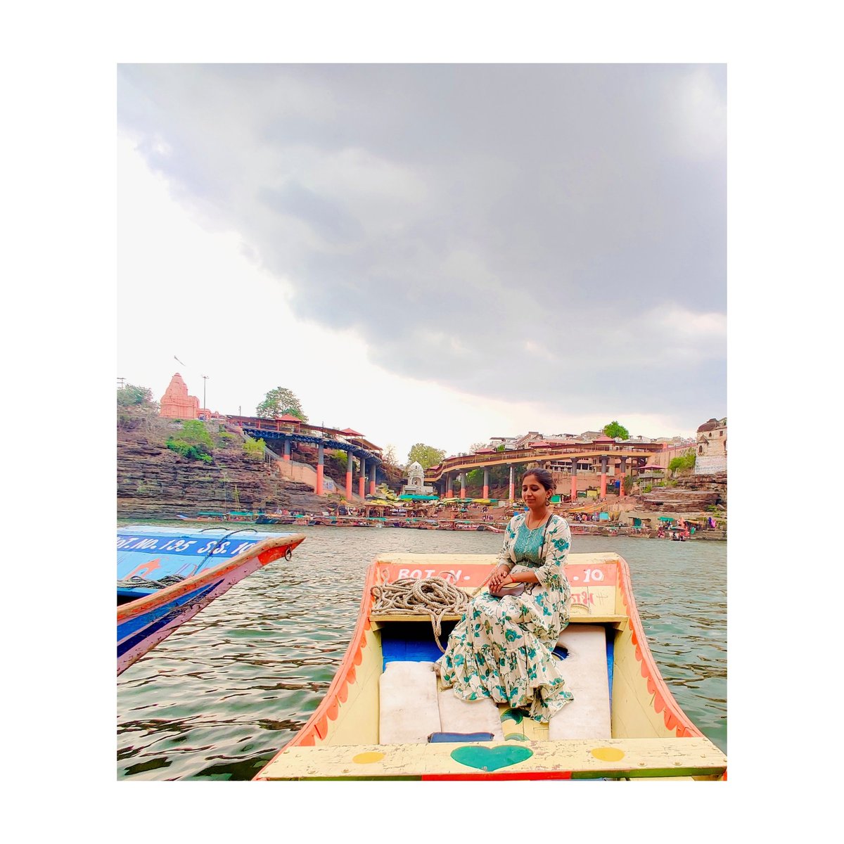 MansiGuptamd's tweet photo. माँ नर्मदा का तट, ॐकारेश्वर मंदिर 🤍

 #ओंकारेश्वर #shiv #bholenath #Mahakaleshwar #ujjain https://t.co/MoeSqMZ0zn