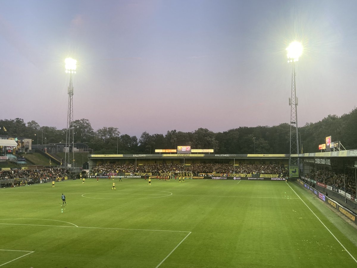 #floodlightfriday #stadiondekoel #venlo