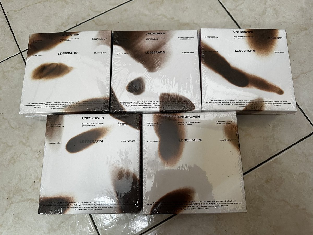 [HELP RT] WTS 🇲🇾 READY STOCK  #pasarenhypen #pasarlesserafim #pasarlesserafimMY 

ENHYPEN ‘dark blood’ pb ver
LE SSERAFIM ‘unforgiven’ pb & conpact ver

🏷️RM40 (pb ver) / RM35 (compact ver)

✅all SEALED ALBUM!
✅can choose ver

U may purchase through shopee,link on thread!