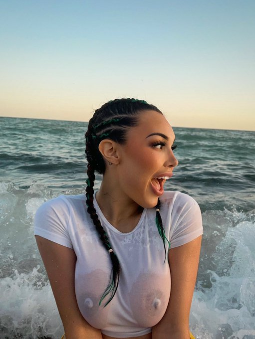 The water was colder than I thought🙈 https://t.co/NMMZfLma5J