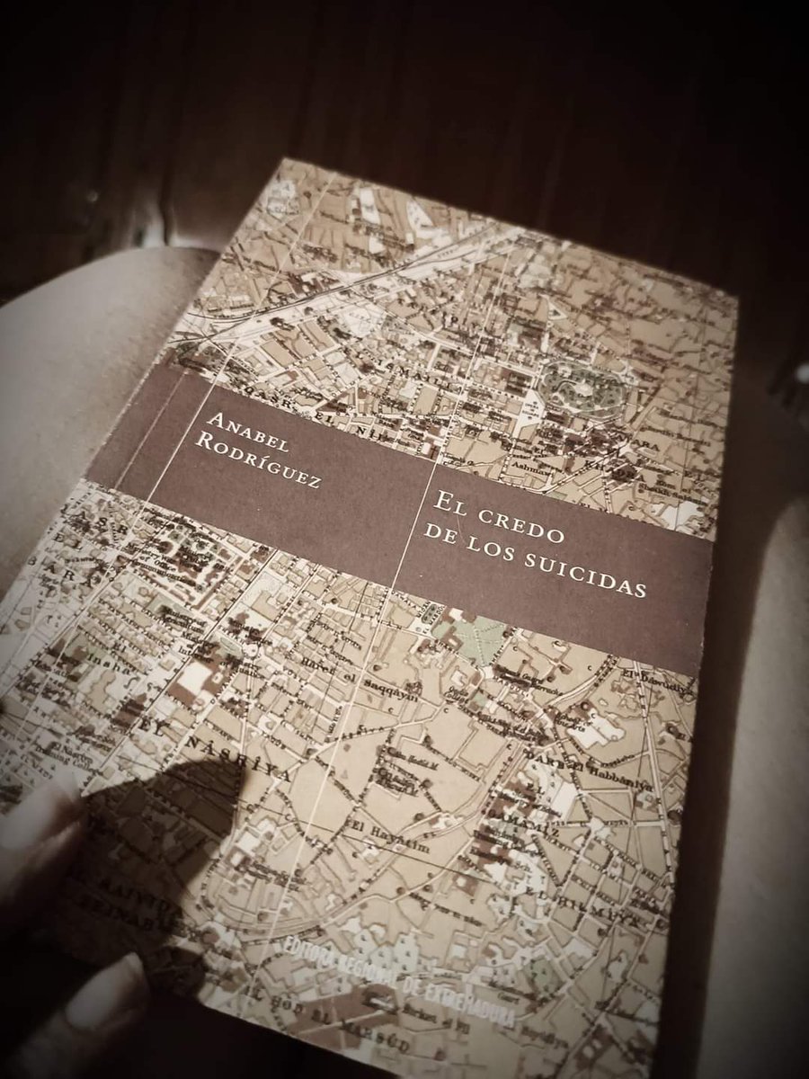 bixoamore's tweet photo. Buenos días, 

Empezamos el viernes con la reseña de una de las obras más originalss que he leído hasta la fecha

El credo de los suicidas, de .@Anabelrodsan

https://t.co/YDWGxVzGeZ https://t.co/ZHfl5Zzf4l