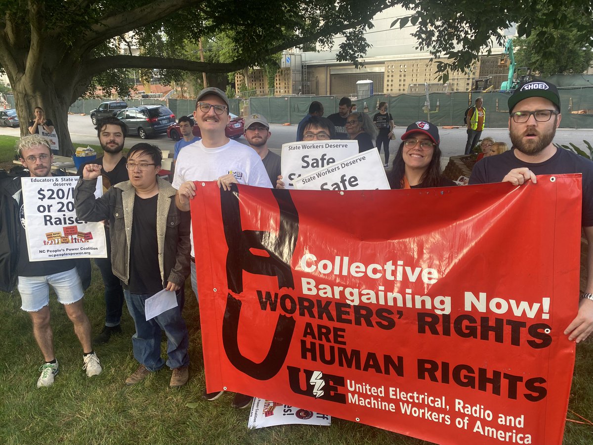 Last night grad and campus workers NCSU and @workersunionunc rallied with @NC_PeoplesPower
Coalition at the state Legislature to challenge attacks from the state legislature and push to overturn the Jim Crow era ban on public sector #collectivebargaining! #organizethesouth