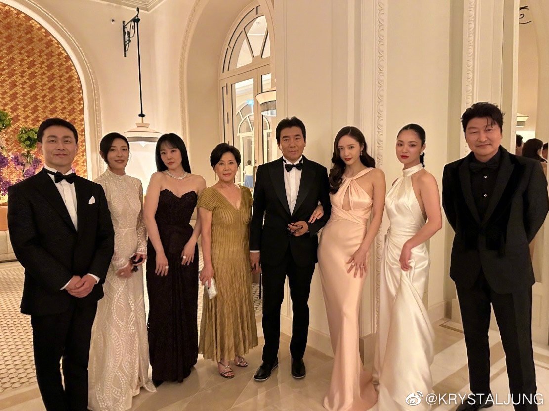 230601 f(Krystal) - Weibo Güncellemesi:

'76. Cannes Film Festivali'nden🌷
hepinize teşekkür ederim😘'

#Krystal #JungSoojung #크리스탈 #정수정